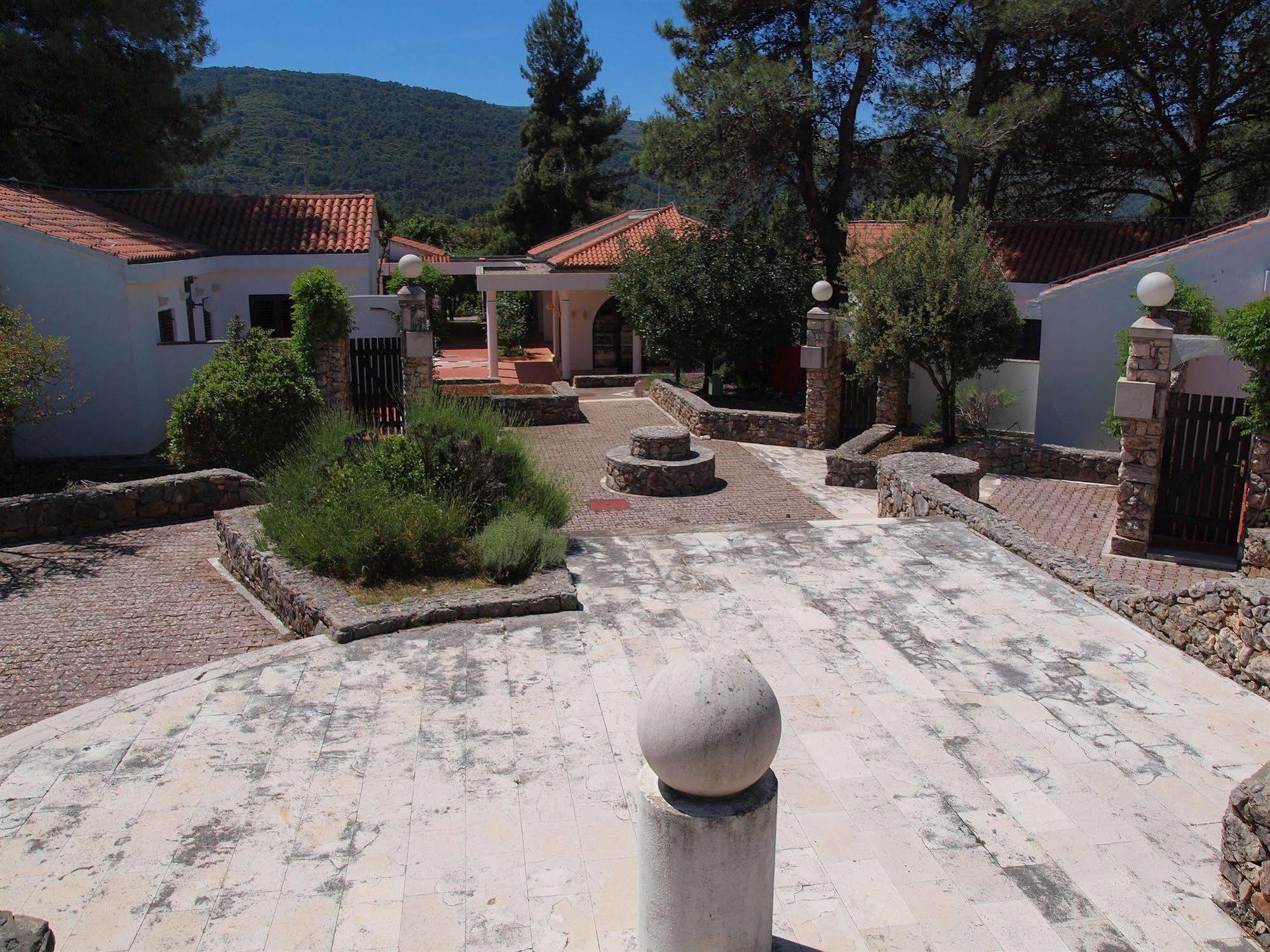 Trim Sunny Apartments By Valamar Stari Grad  Εξωτερικό φωτογραφία