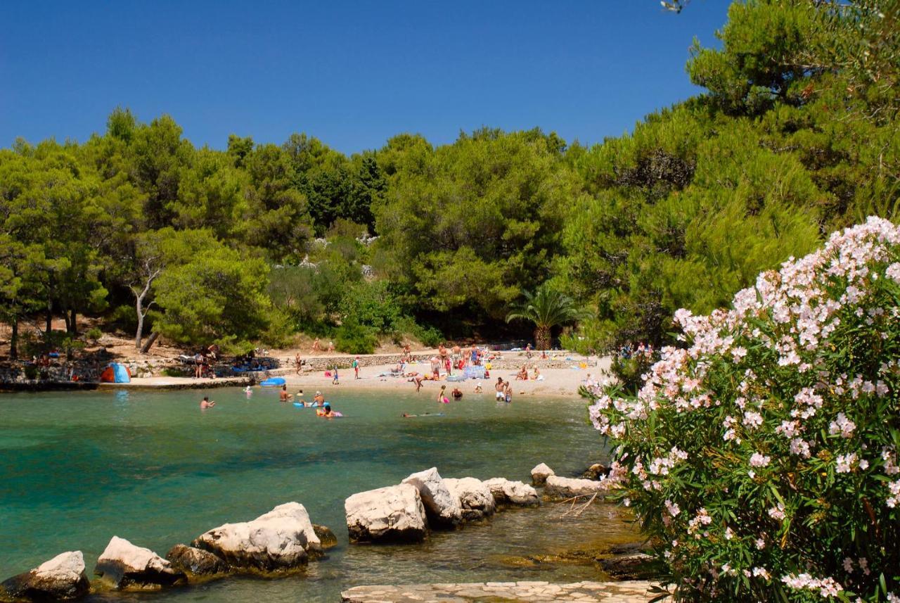 Trim Sunny Apartments By Valamar Stari Grad  Εξωτερικό φωτογραφία